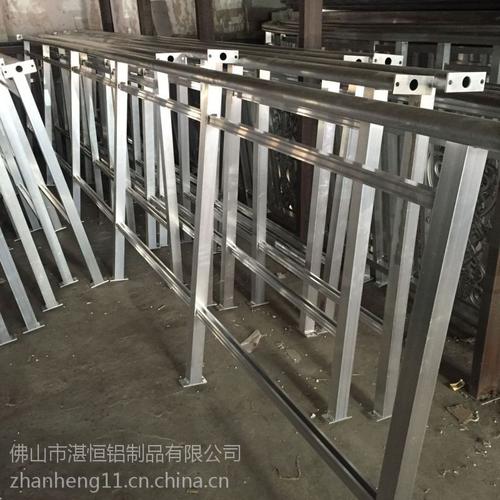 厂家供应建筑工程铝合金栏杆房地产铝合金护栏定做